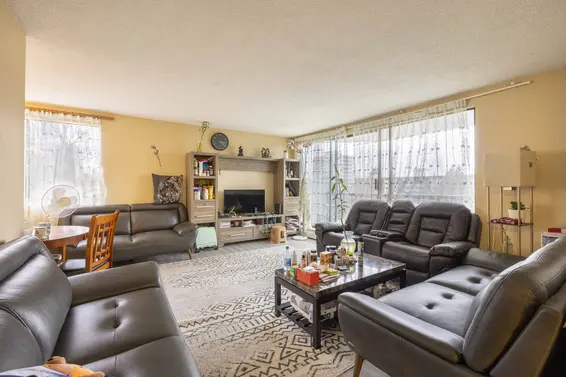 302 701 West Victoria Place  
