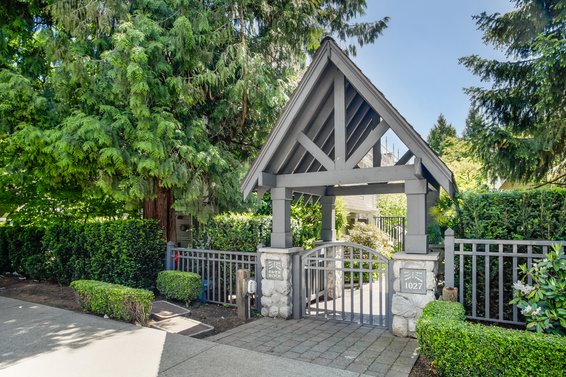 2 1027 Lynn Valley Road, North Vancouver