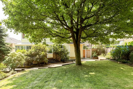 Yard - 4008 Deane Place, North Vancouver  