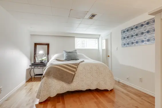 515 E 19th Street, North Vancouver - bedroom  