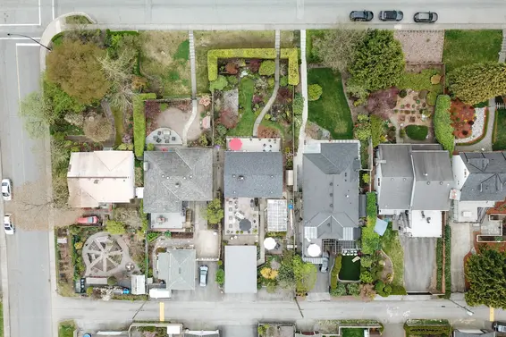 515 East 19th Street, North Vancouver - lot overview  