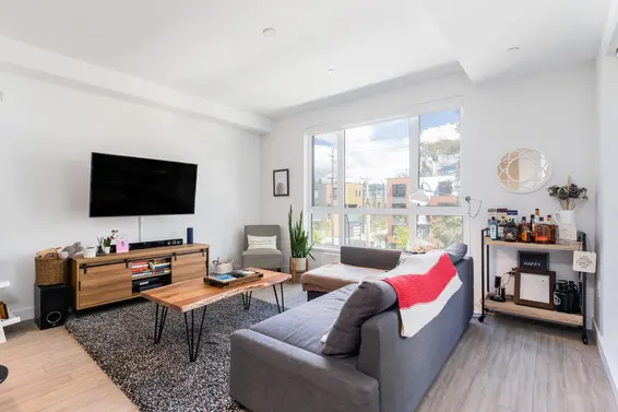 311 707 East 3rd Street, North Vancouver For Sale - image 1