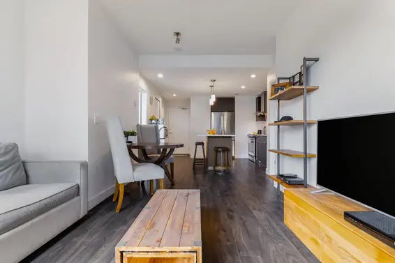 Living - 421 723 3rd Street West  