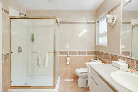 Master Ensuite - 4775 Tourney Road, North Vancouver  