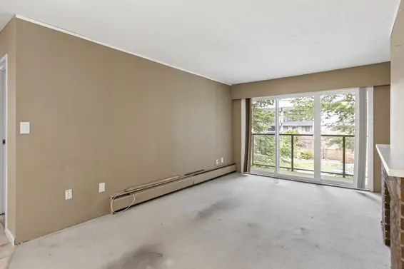 302 1515 Chesterfield Avenue, North Vancouver For Sale - image 3