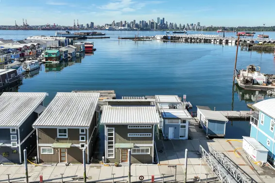 16 415 West Esplanade, North Vancouver