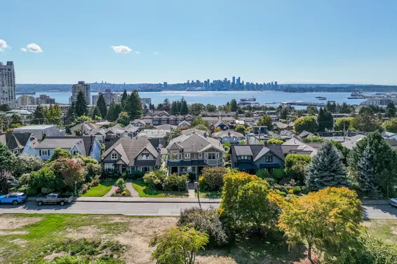 2 221 West 6th Street, North Vancouver