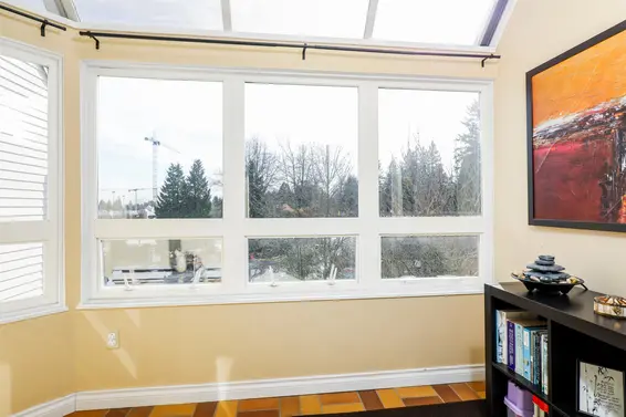 Solarium - 304-1155 Ross Road  