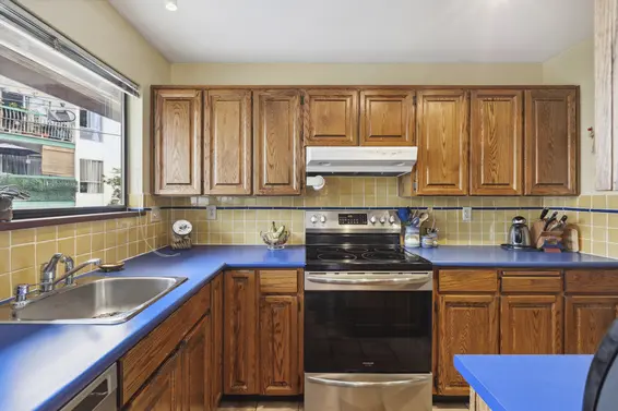 2 220 West 16th Street, North Vancouver For Sale - image 18