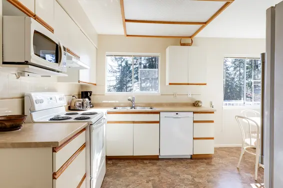 Kitchen - 1984 Hyannis Drive, North Vancouver  
