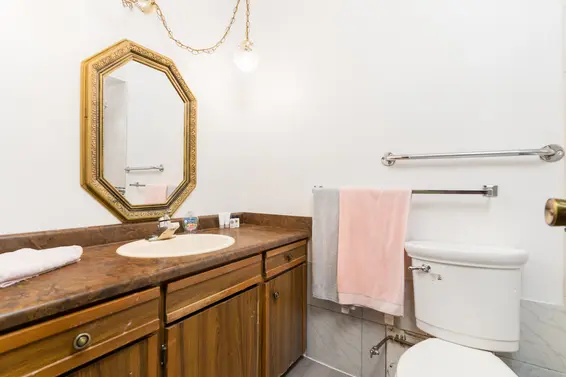 2040 Sandown Place, North Vancouver For Sale - image 24