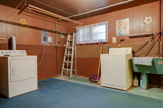 Laundry Room - 459 East 16th Street, North Vancouver  