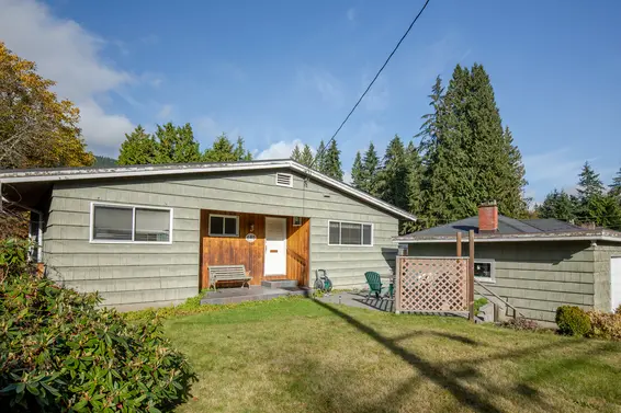 Front - 640 E Osborne Road, North Vancouver  