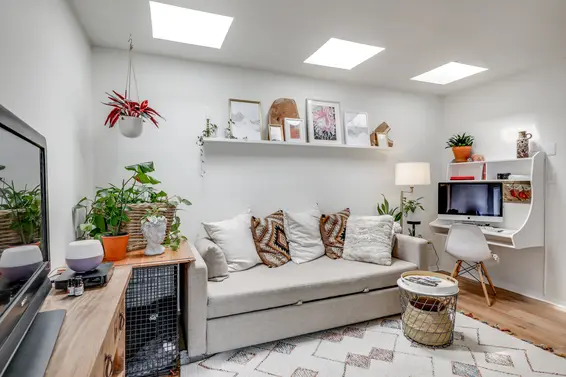 515 East 19th Street, North Vancouver - suite living room 2  