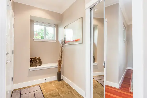 Foyer - 341 West 14th Street, North Vancouver  