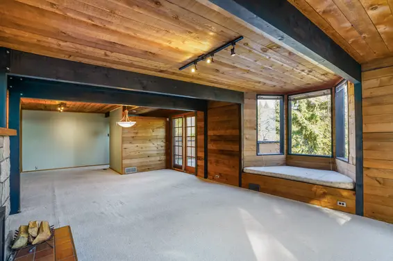 Living Room - 4555 Mountain Highway, North Vancouver  