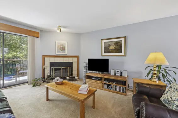 2 220 West 16th Street, North Vancouver For Sale - image 2