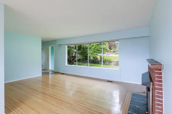 1043 Whitchurch Street, North Vancouver For Sale - image 2