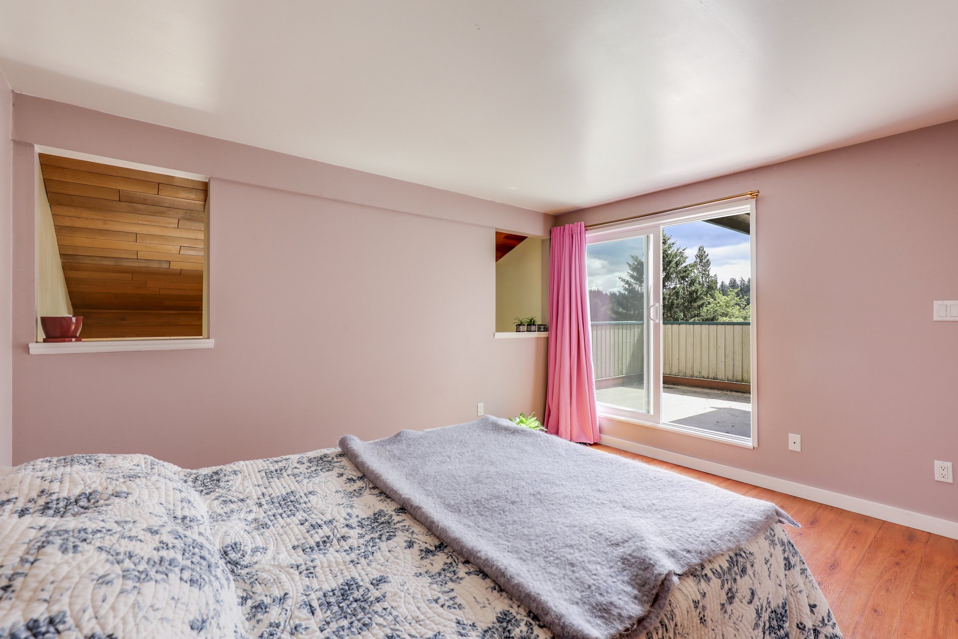 2497 Panorama Drive, North Vancouver SOLD Price? Log In.