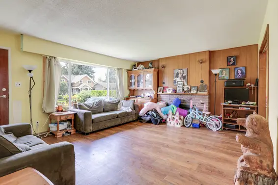 924 Viney Road, North Vancouver For Sale - image 2