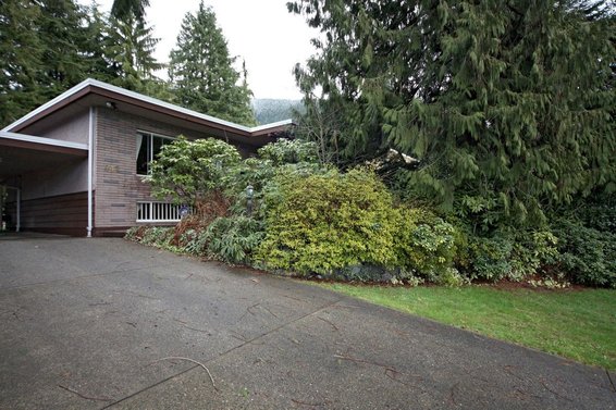 942 Canyon Boulevard, North Vancouver