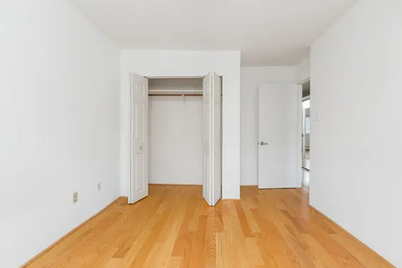 801-555 W 28th Street, North Vancouver - Bedroom 3 closet  