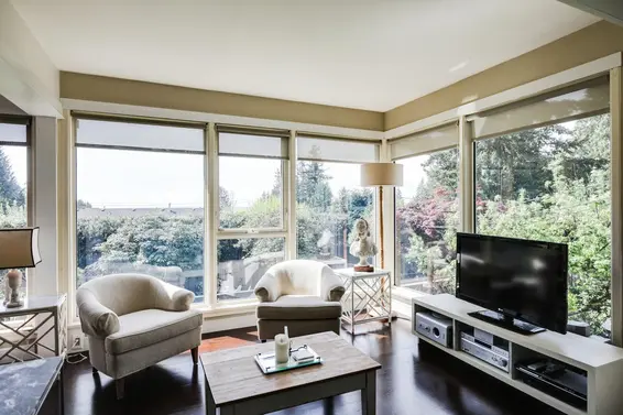 125 Carisbrooke Crescent, North Vancouver For Sale - image 8