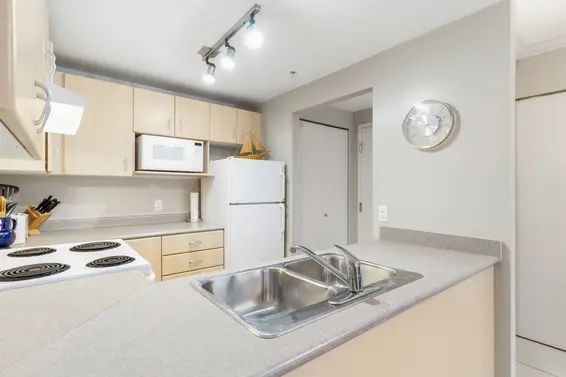 1404 121 West 15th Street, North Vancouver For Sale - image 3