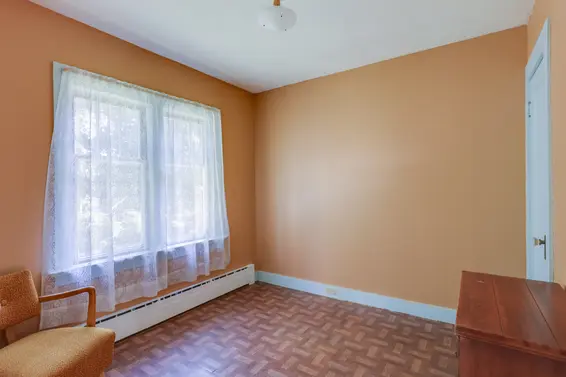 352 East 24th Street, North Vancouver - bedroom  