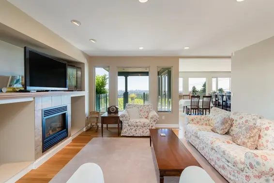 1070 Chamberlain Drive, North Vancouver For Sale - image 4