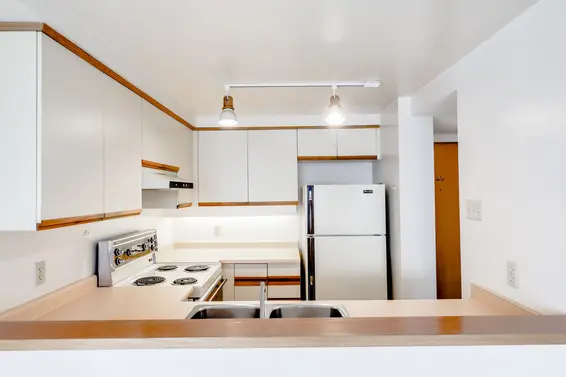 Kitchen - 503-505 Lonsdale Avenue  