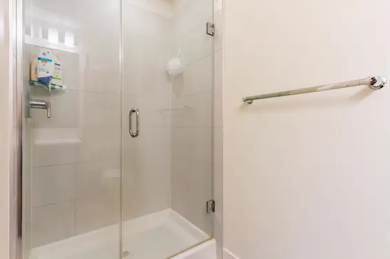 Primary Ensuite - 421 723 3rd Street West  