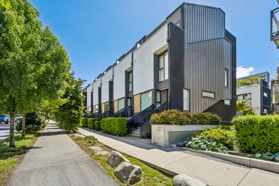 129 649 East 3rd Street, North Vancouver