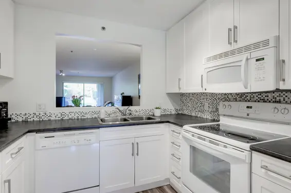 Kitchen - 308-1000 Bowron Court, North Vancouver  