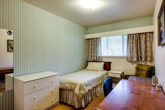 198 Carisbrooke Crescent, North Vancouver For Sale - image 13
