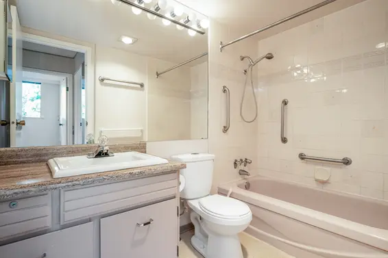 401 114 West Keith Road, North Vancouver For Sale - image 17