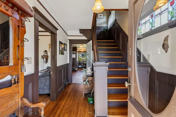 234 West Windsor Road, North Vancouver For Sale - image 4