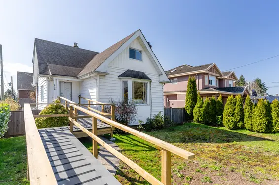 535 East 13th Street, North Vancouver For Sale - image 44