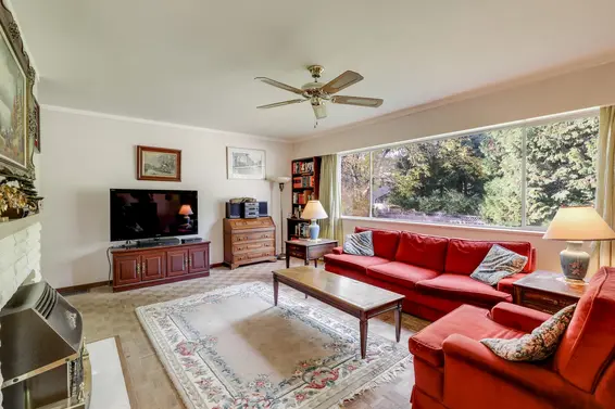 Living Room - 640 East Osborne Road, North Vancouver  