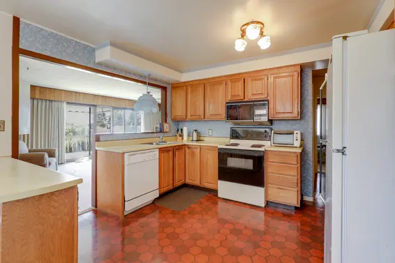 Kitchen - 459 East 16th Street, North Vancouver  