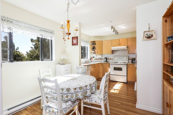 209-175 E 10th Street, North Vancouver