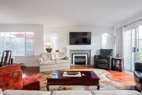 4 232 East 6th Street, North Vancouver For Sale - image 5