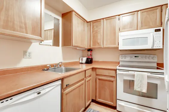 Kitchen - 111-1910 Chesterfield Avenue, North Vancouver  