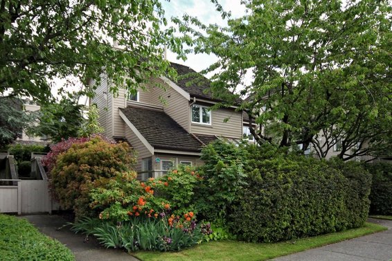 22-230 West 15th Street, North Vancouver