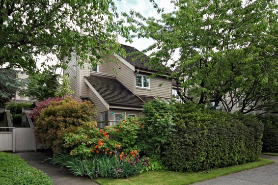 22-230 West 15th Street, North Vancouver