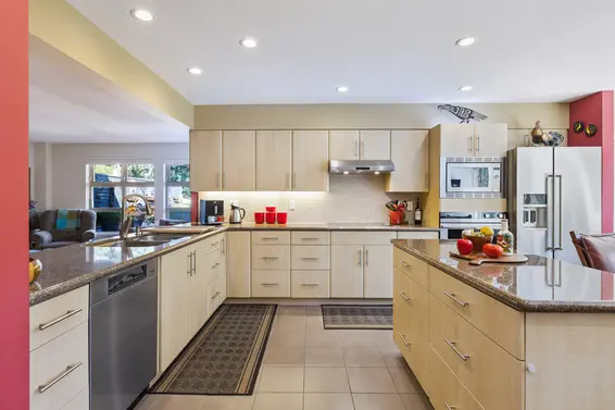 303 3750 Edgemont Boulevard, North Vancouver For Sale - image 10