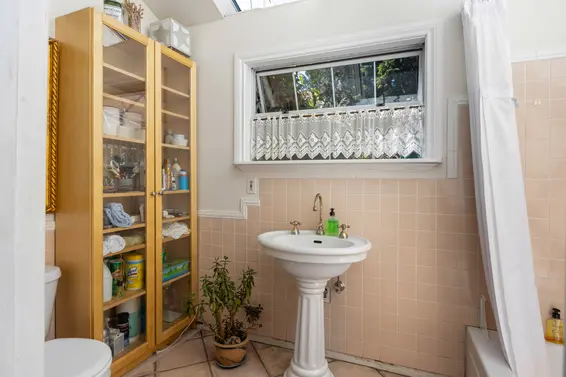 Suite Bathroom, 4577 Ramsay Road  