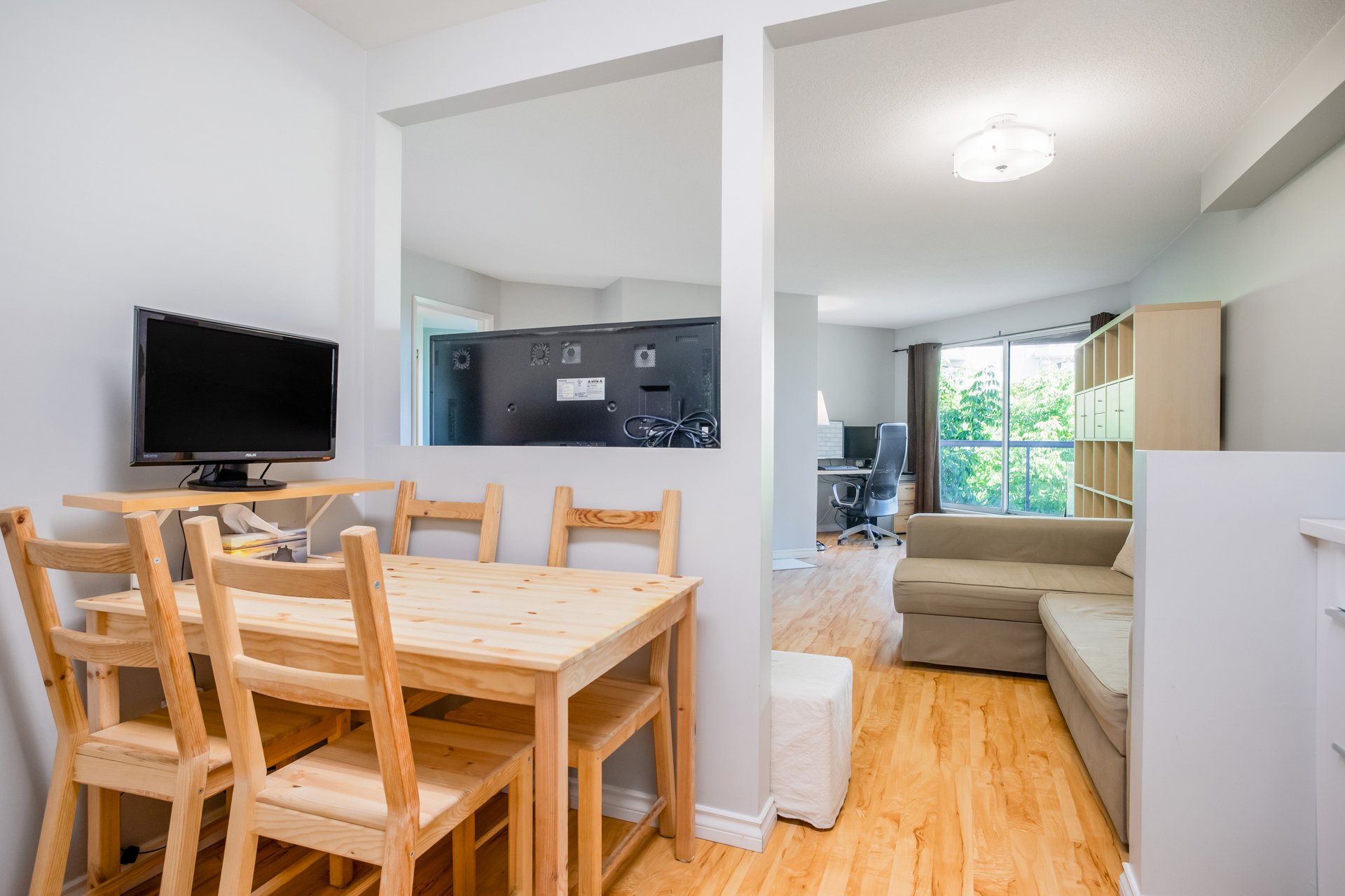 3209 33 Chesterfield Place, North Vancouver SOLD Price? Log In.