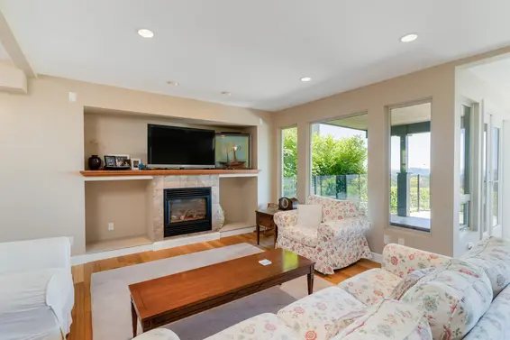 1070 Chamberlain Drive, North Vancouver For Sale - image 6