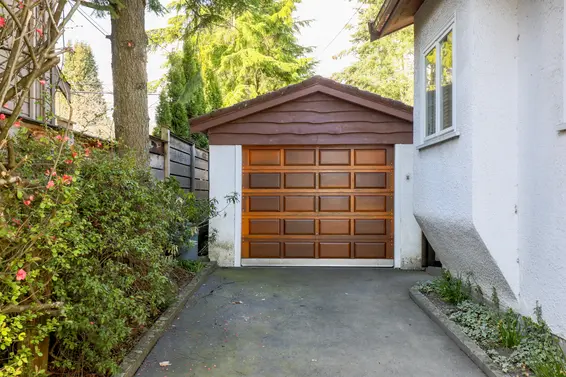 Single garage - 866 East 10th Street, North Vancouver  